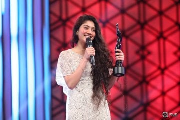 Sai Pallavi at Filmfare Awards 2016